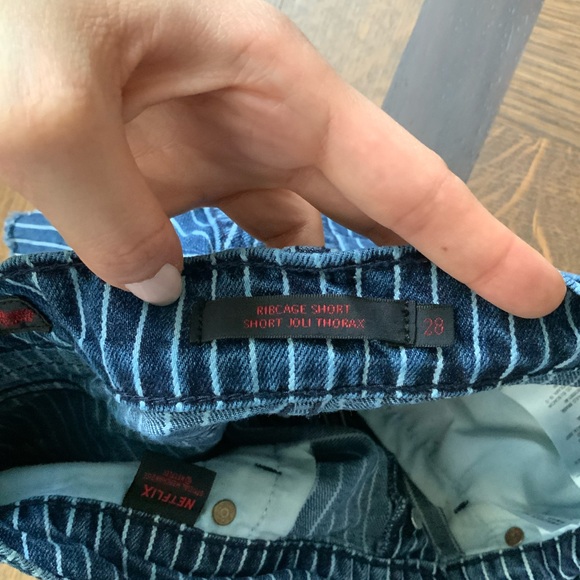 LEVI'S® X STRANGER THINGS Ribcage Denim Shorts Pinstripe Blue Size 28 Women’s - Picture 14 of 16